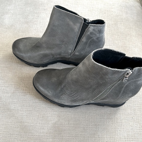 Never worn Sorel - Picture 3 of 6